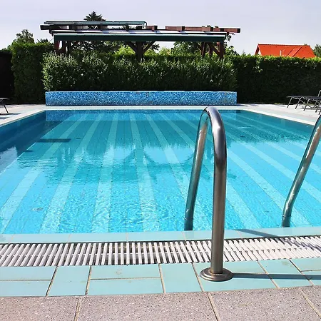 马本潘左伊住宿加早餐旅馆 住宿加早餐酒店 Hegykő